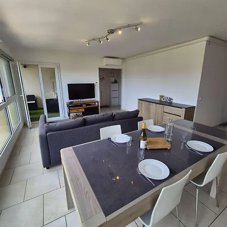 2 Chambres, Climatisé, Wifi, Vue Mer, Piscine Appartement *
